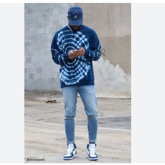 FORVER 21 Men's Tie Dye Blue White Sweatshirt - Size Small - Picture 1 of 5